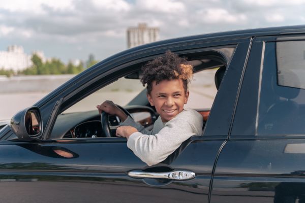 Économisez sur l'assurance jeune conducteur : astuces pratiques
